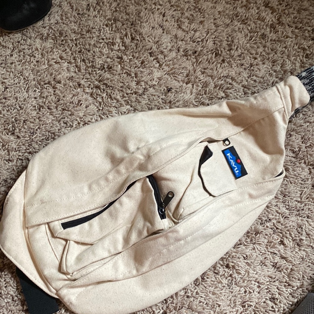 cute and customizable kavu sling bag!